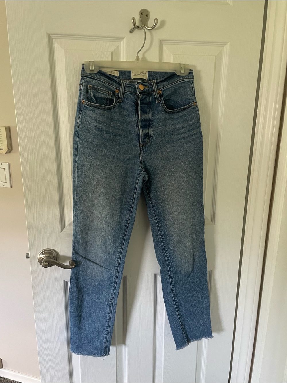 Universal Thread Straight-Leg Jeans in Light Blue Wash